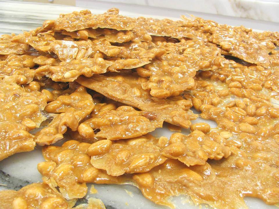 Murdicks Famous Peanut Brittle/Fudge – Combination Gift Box - Image 2